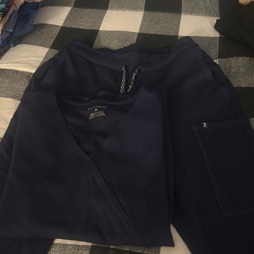 Jaanuu Scrub set